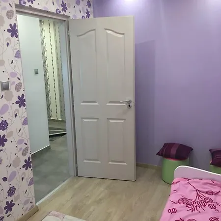 Igenyes Lakas * Szeged