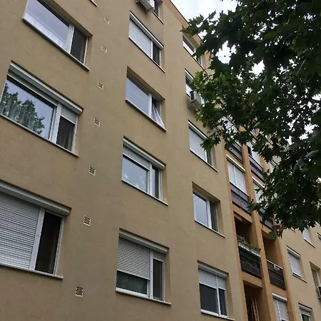 Igenyes Lakas Apartment